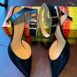 Nine West 9.5 medium black heel w ankle strap